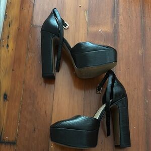 Kenneth Cole Black Elegant Heels